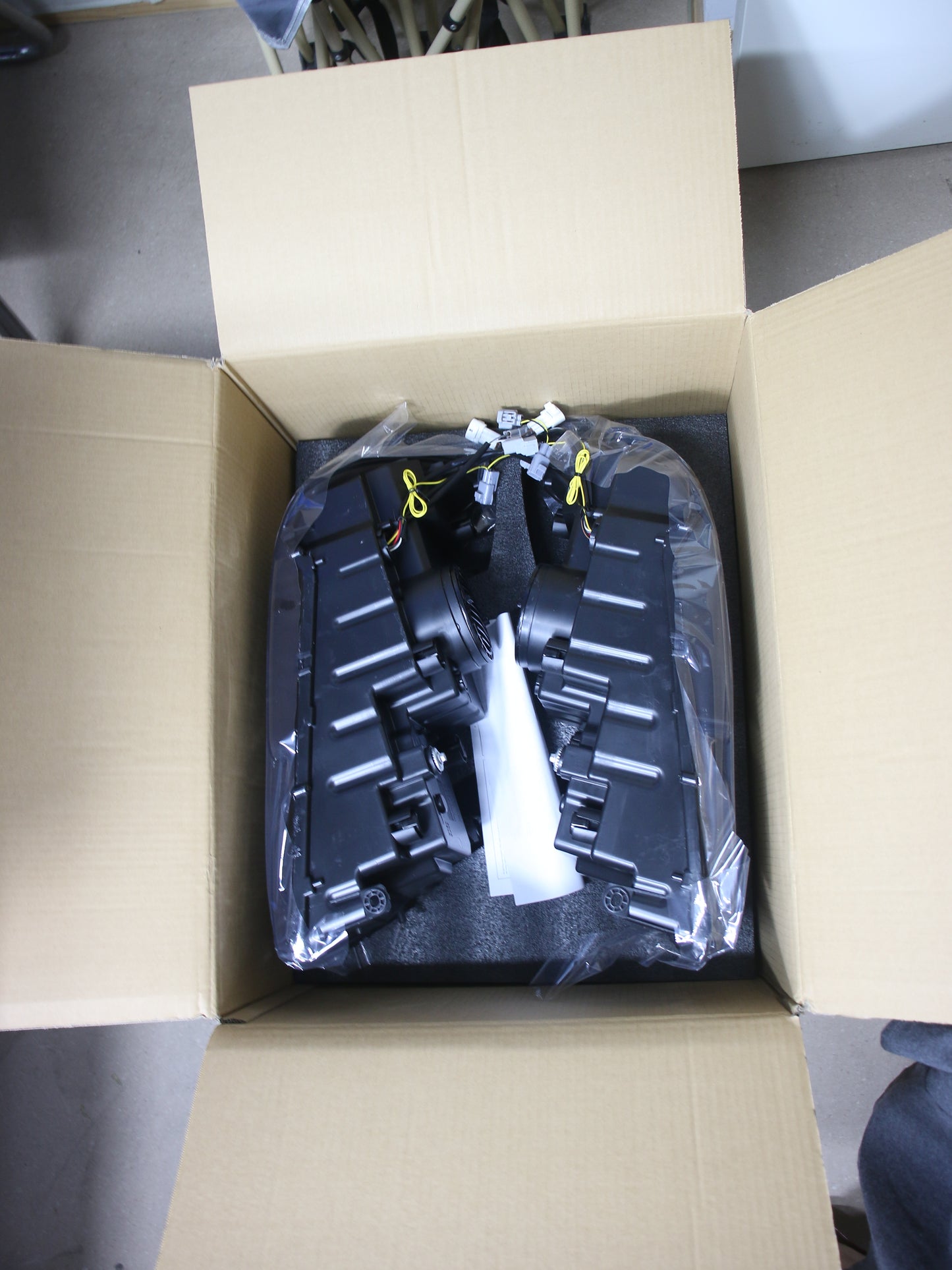 LED Headlight Assembly for Lexus LX 470 1998-2007 Startup Animation & Sequential Turn Signal 2PCS